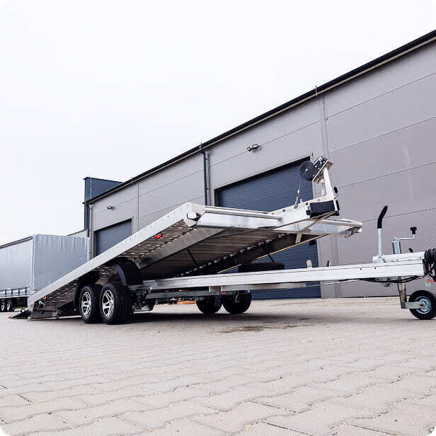 Laweta do transportu pojazdów na podwójnym podwoziu aluminiowa