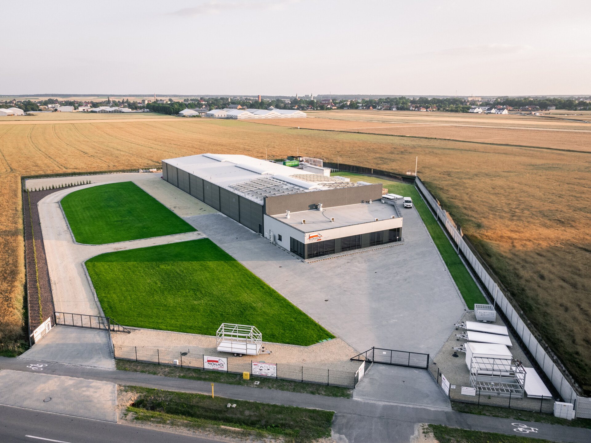 Zakład produkcyjny Profilpol System budynek i otoczenie z lotu ptaka
